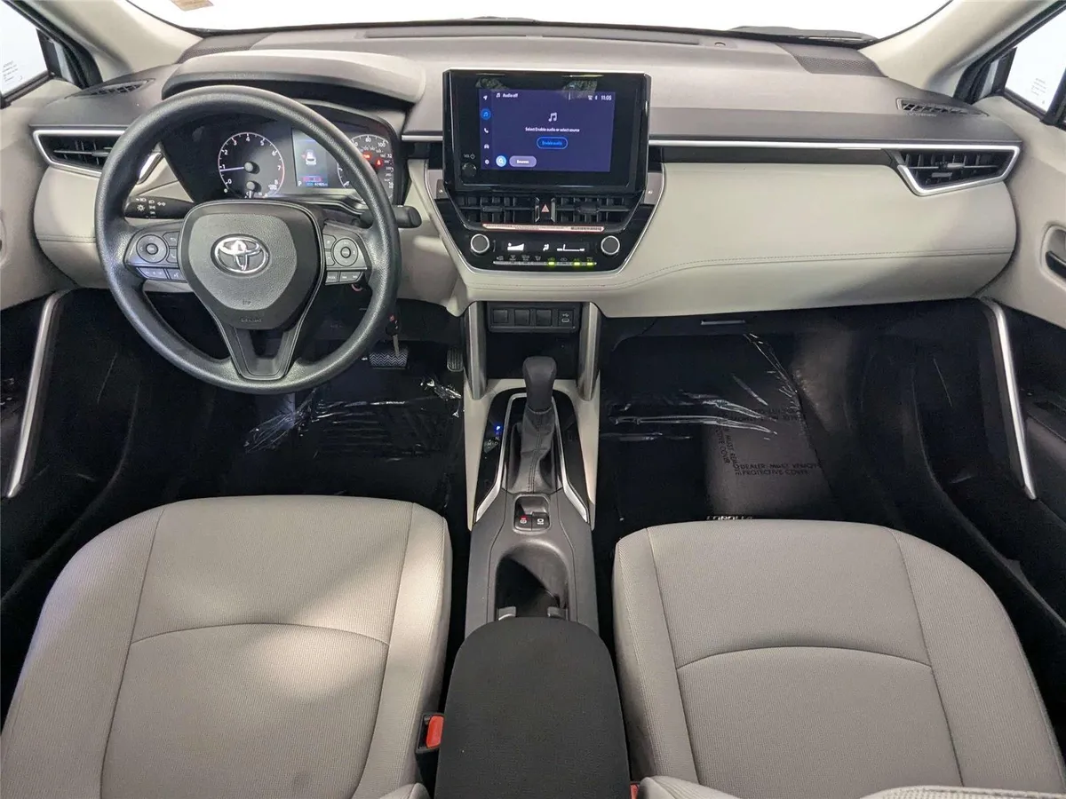 2023 Toyota Corolla Cross L thumbnail 35