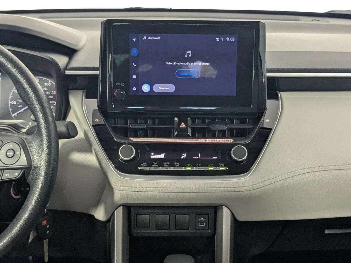 2023 Toyota Corolla Cross L thumbnail 38
