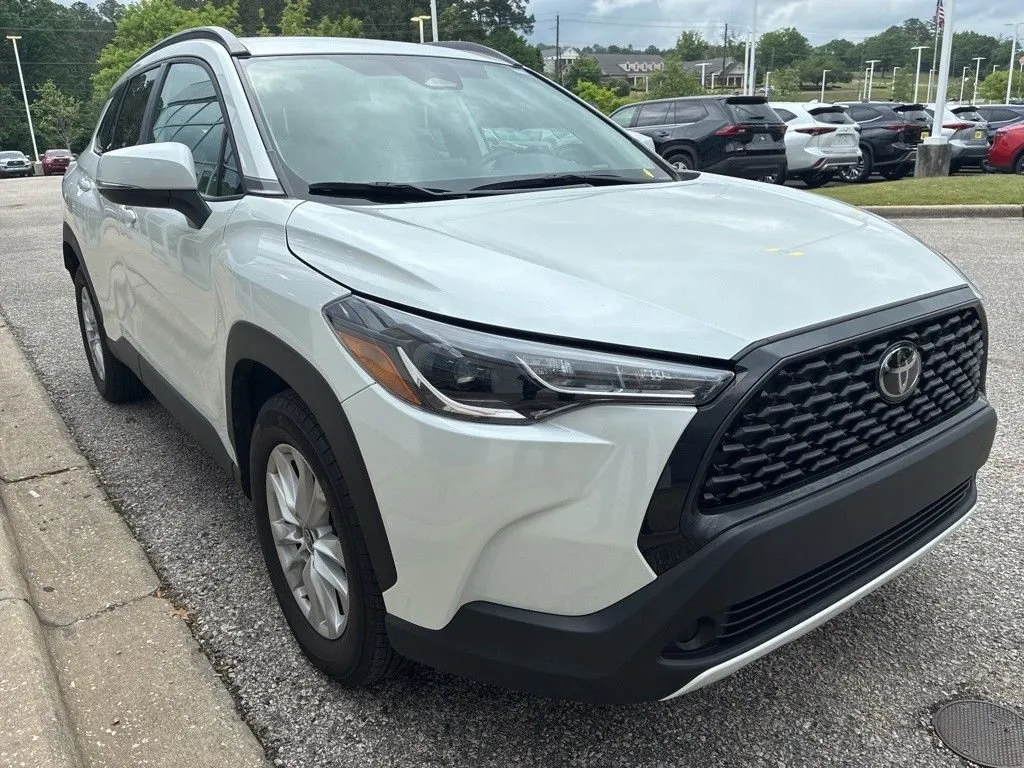 2023 Toyota Corolla Cross LE thumbnail 4