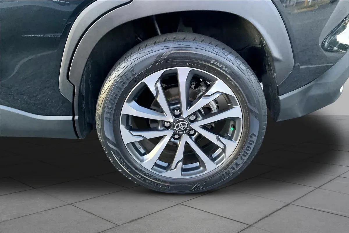 2023 Toyota Corolla Cross XLE thumbnail 11