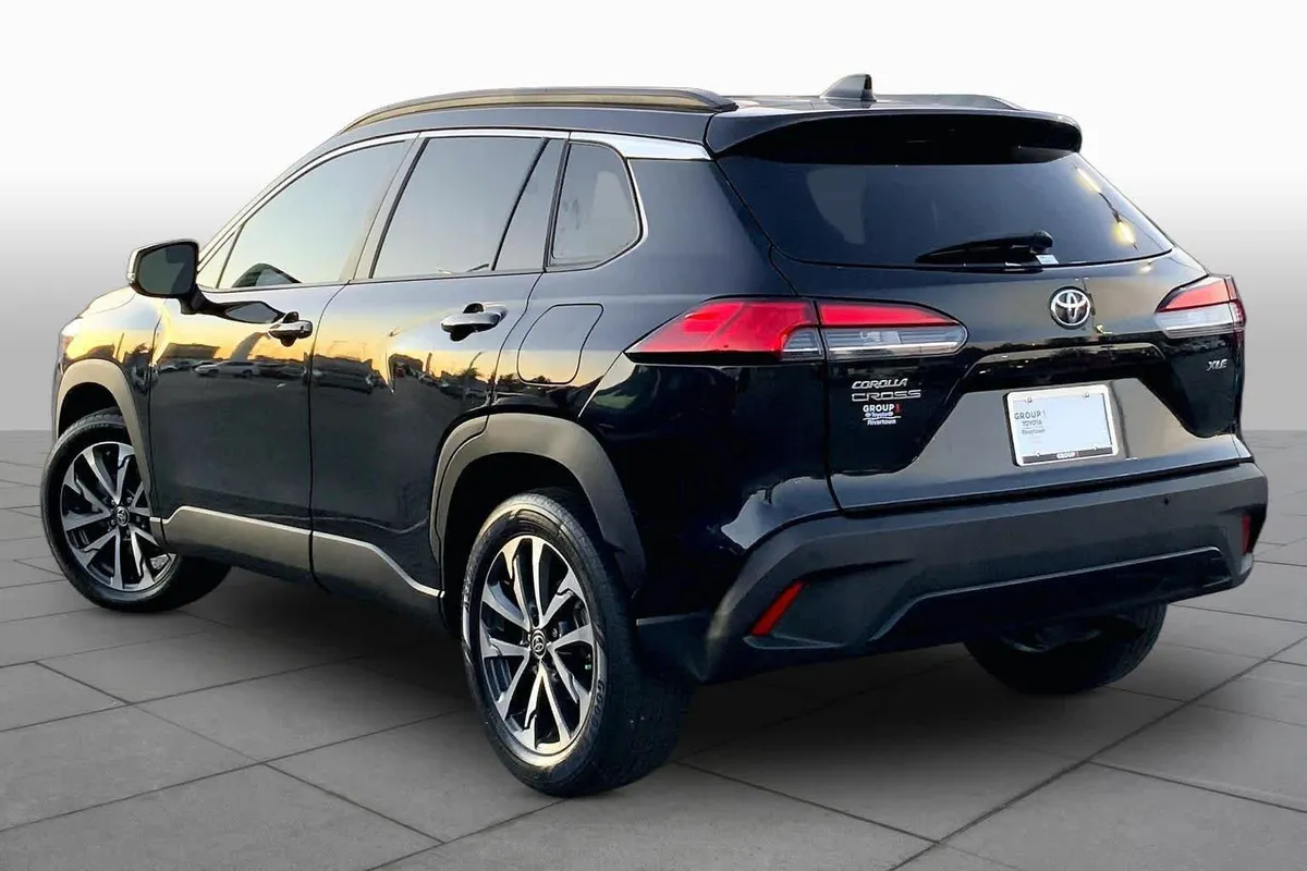 2023 Toyota Corolla Cross XLE thumbnail 12