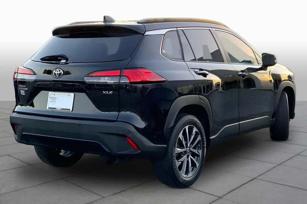 2023 Toyota Corolla Cross XLE thumbnail 13