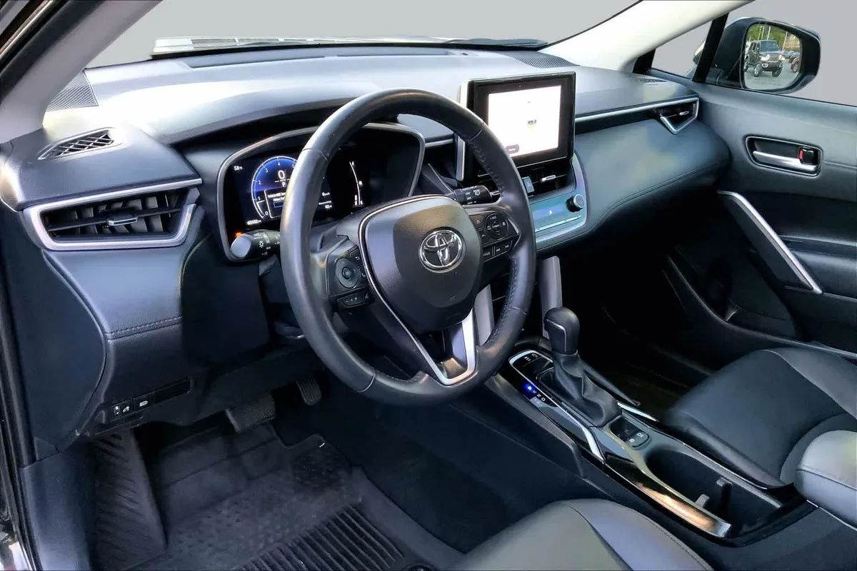 2023 Toyota Corolla Cross XLE thumbnail 17