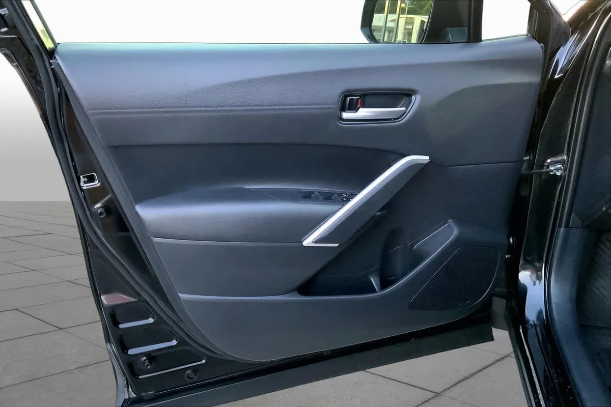2023 Toyota Corolla Cross XLE thumbnail 21