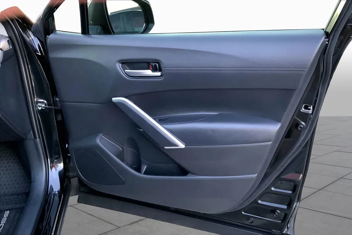 2023 Toyota Corolla Cross XLE thumbnail 22