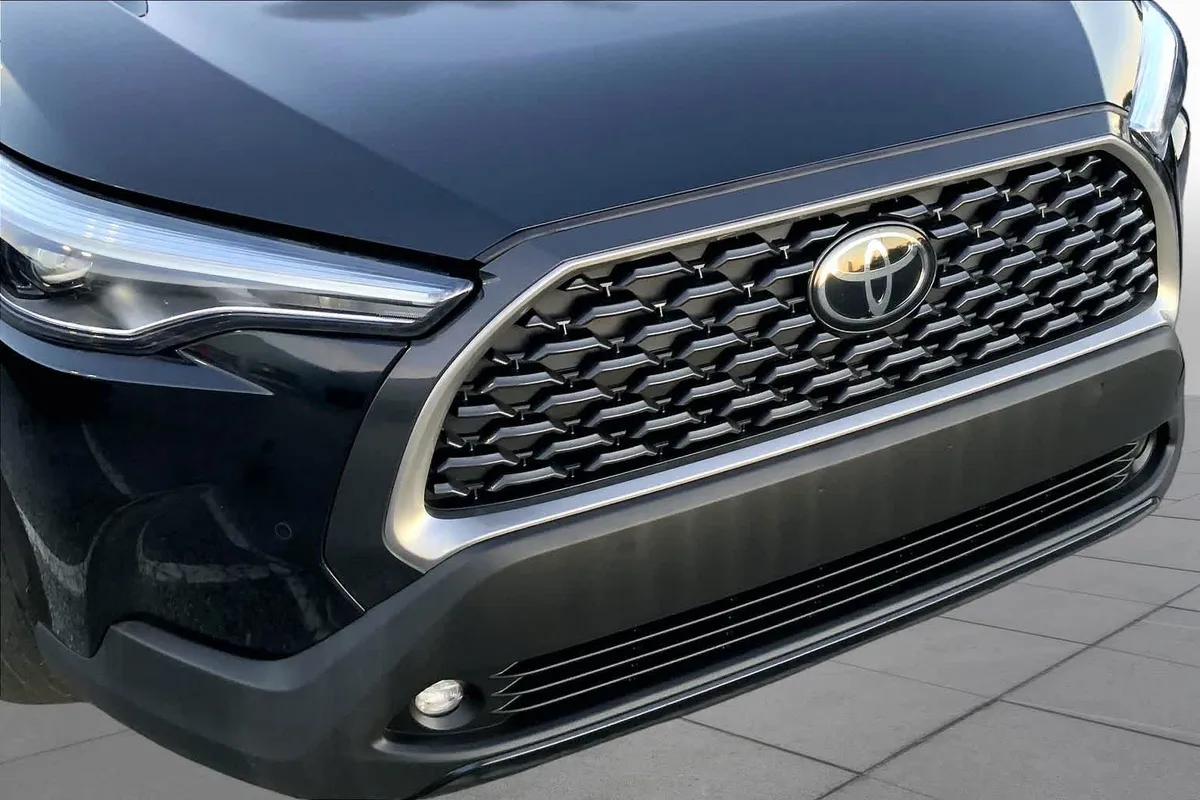 2023 Toyota Corolla Cross XLE thumbnail 29