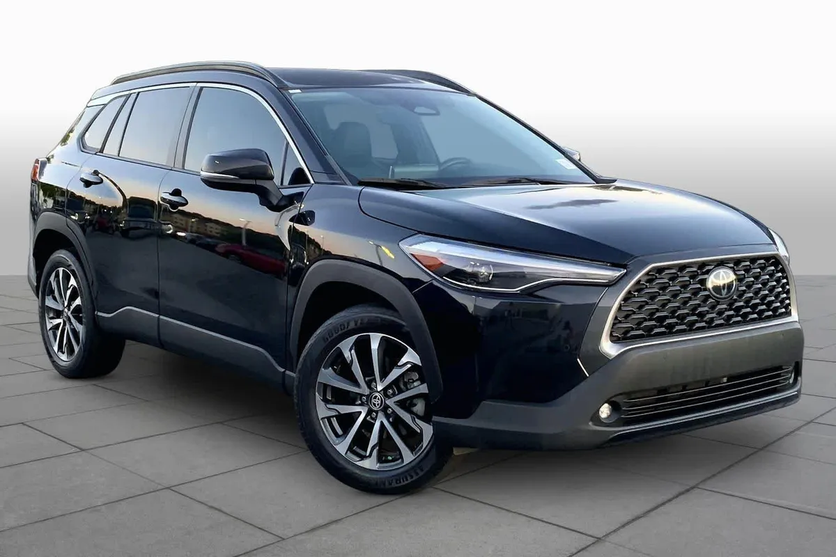 2023 Toyota Corolla Cross XLE thumbnail 3