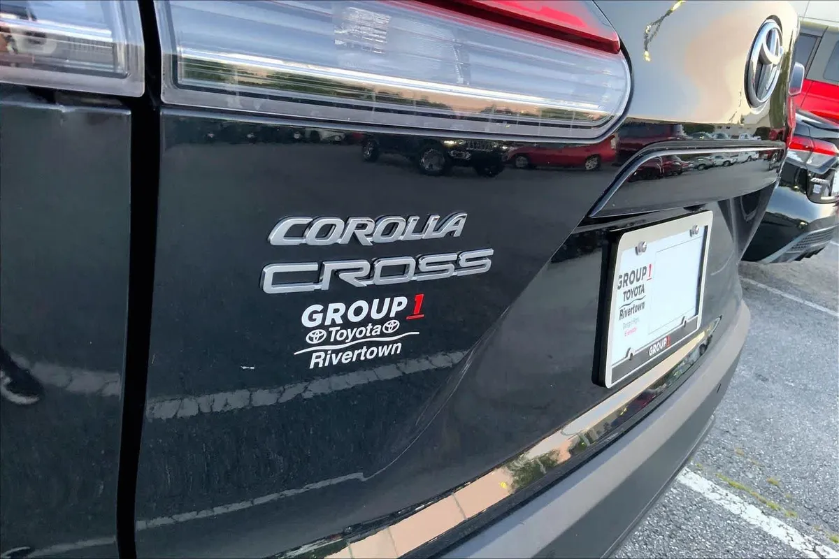 2023 Toyota Corolla Cross XLE thumbnail 30