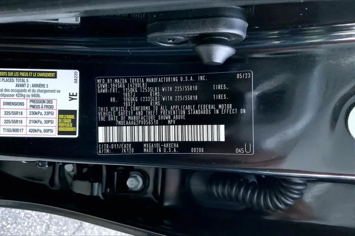 2023 Toyota Corolla Cross XLE thumbnail 31