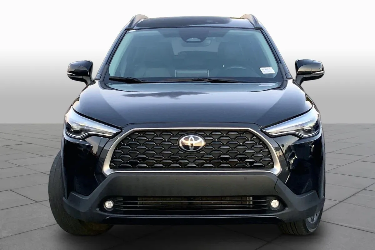 2023 Toyota Corolla Cross XLE thumbnail 4
