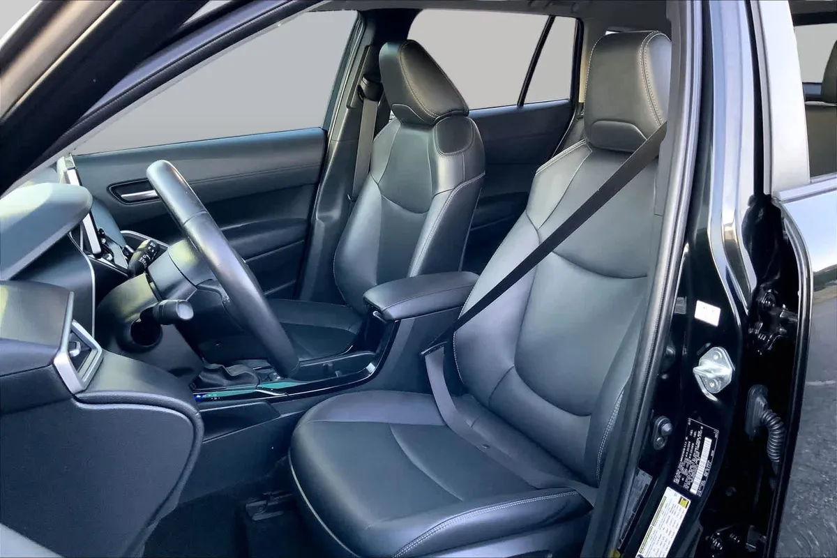2023 Toyota Corolla Cross XLE thumbnail 8