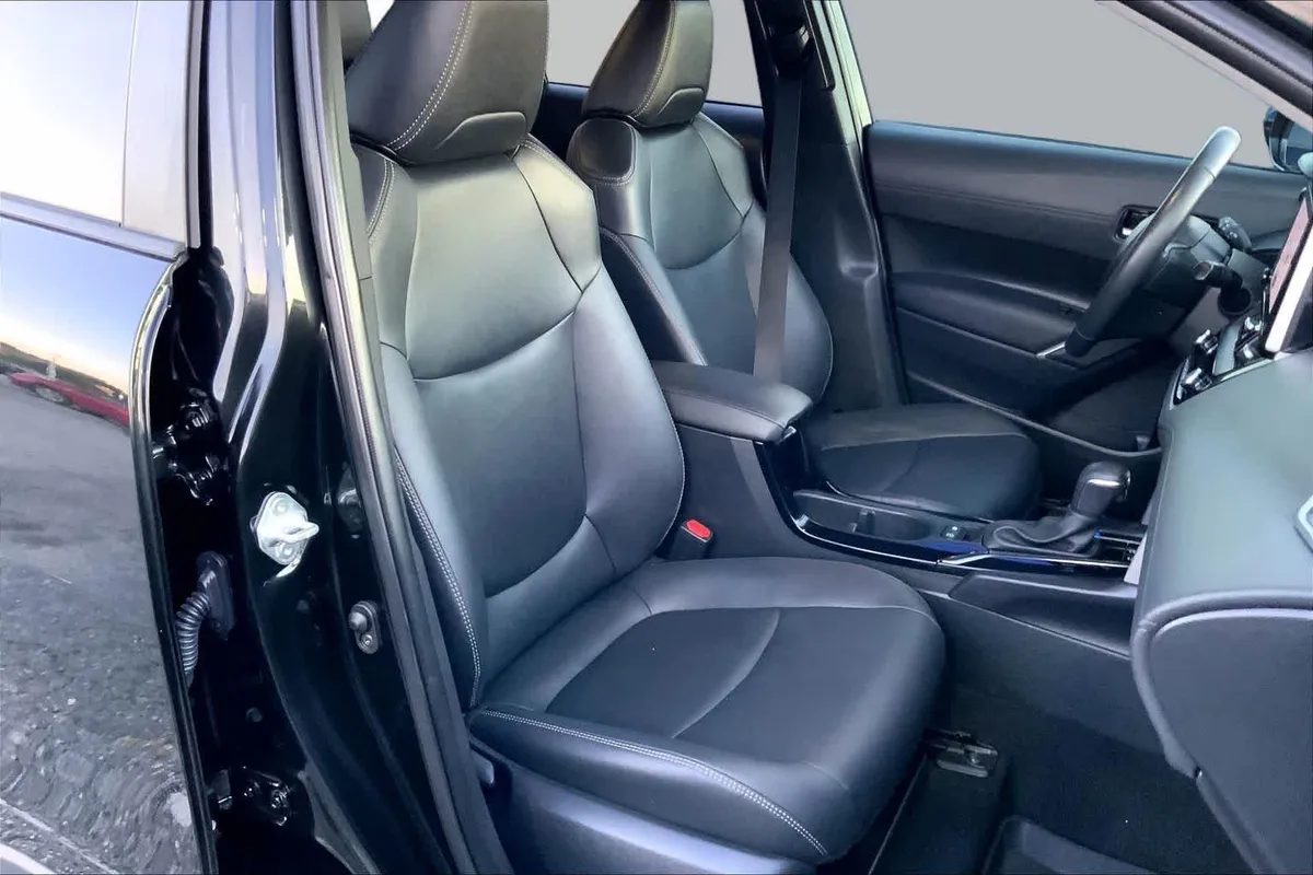 2023 Toyota Corolla Cross XLE thumbnail 9