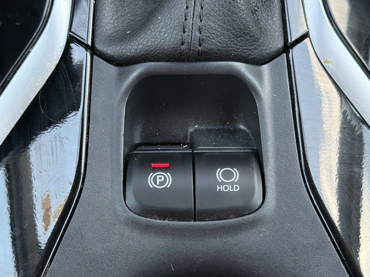 2023 Toyota Corolla Cross XLE thumbnail 10