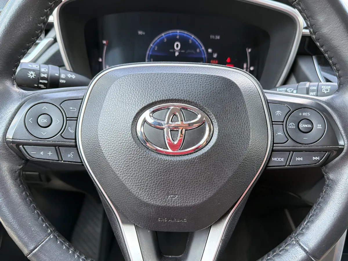 2023 Toyota Corolla Cross XLE thumbnail 12
