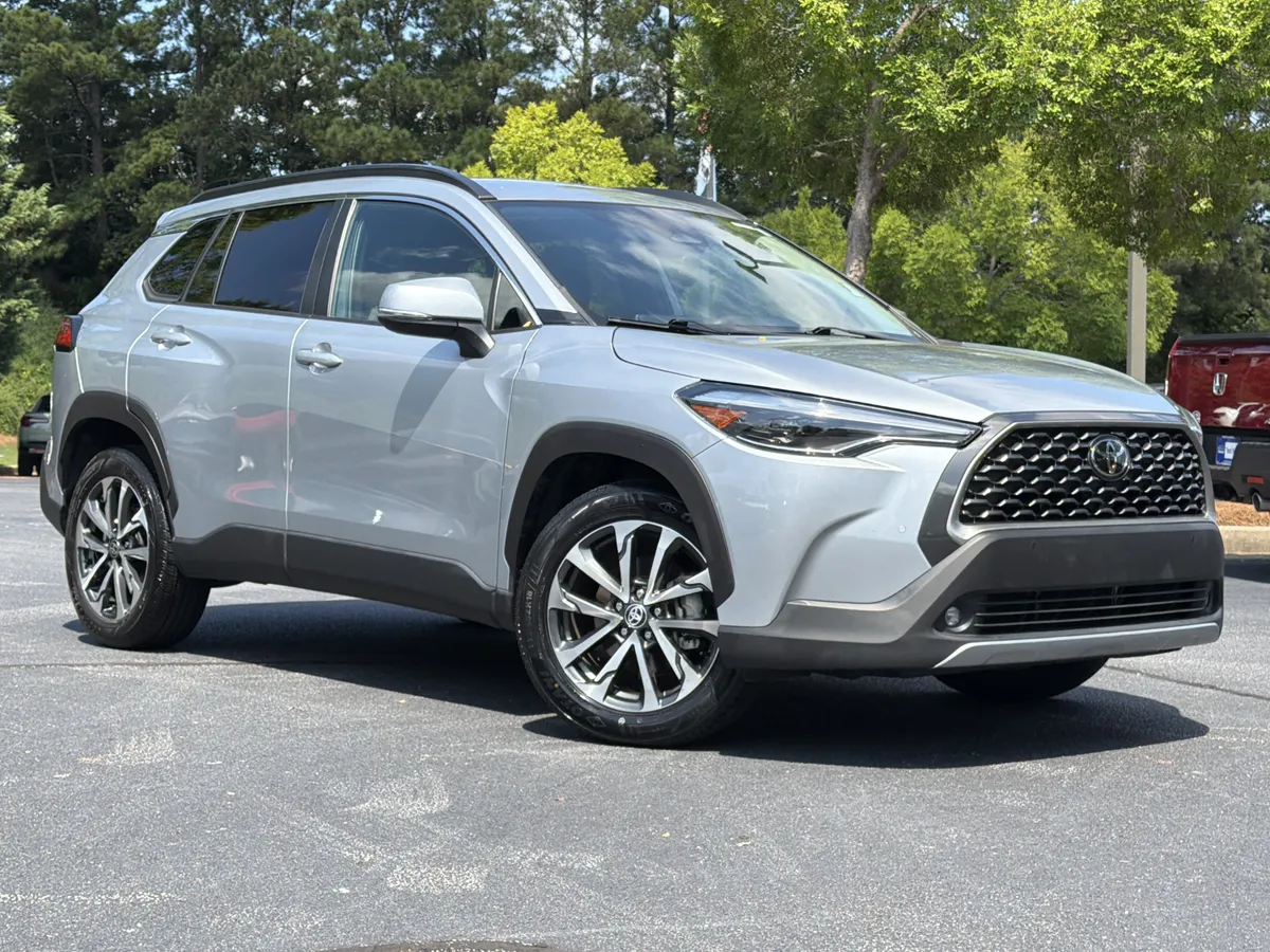 2023 Toyota Corolla Cross XLE thumbnail 2