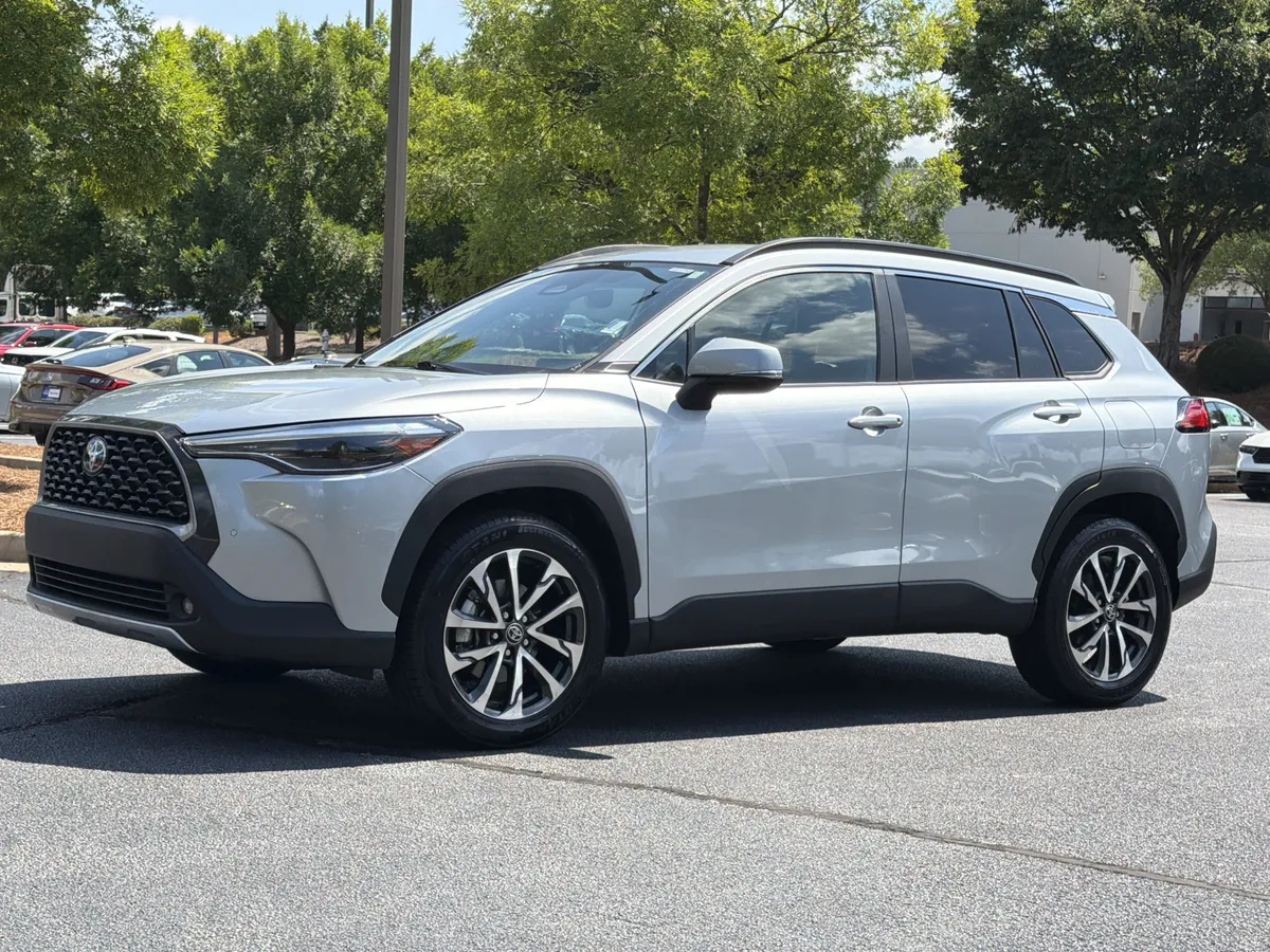 2023 Toyota Corolla Cross XLE thumbnail 21