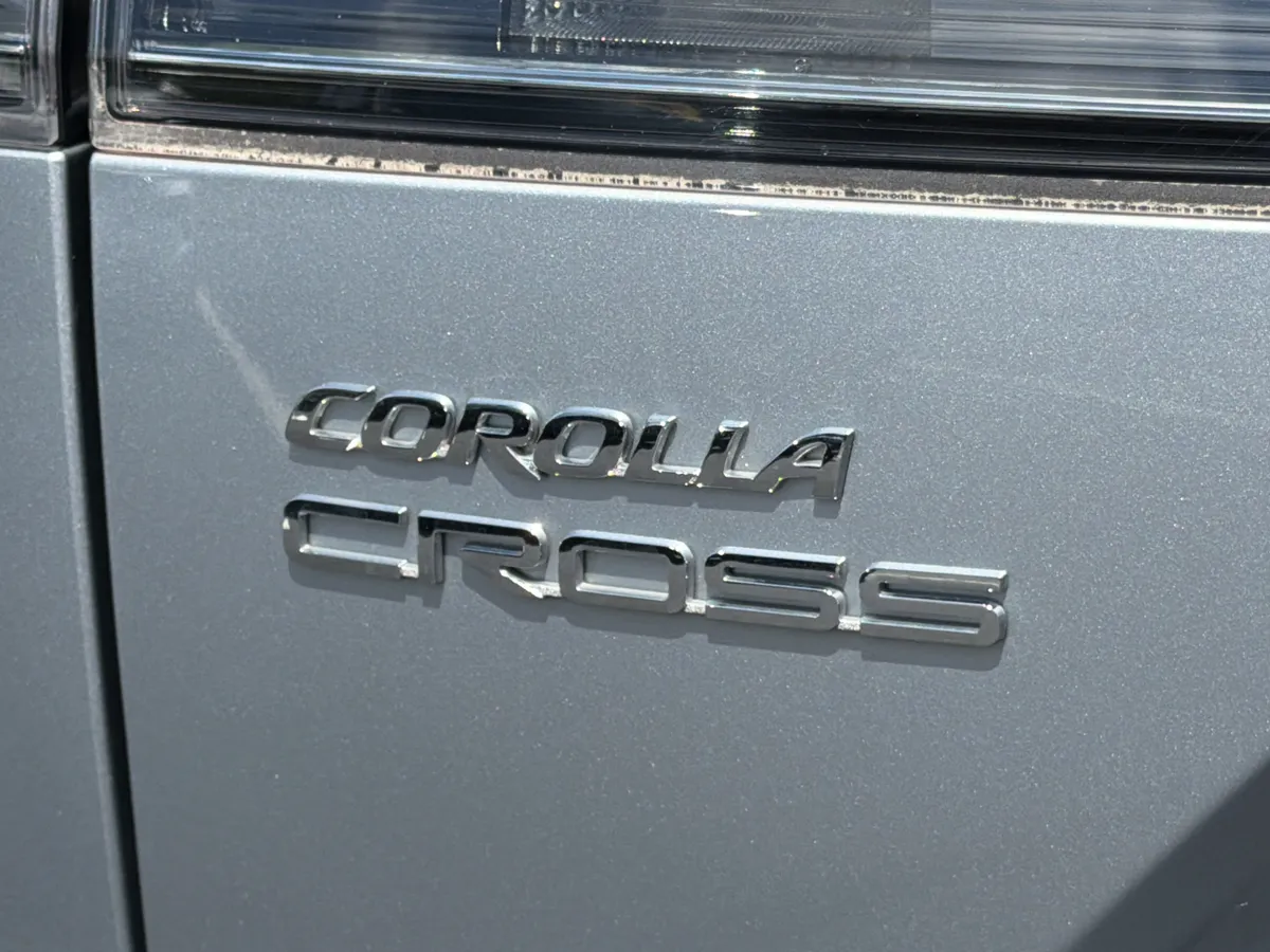 2023 Toyota Corolla Cross XLE thumbnail 25