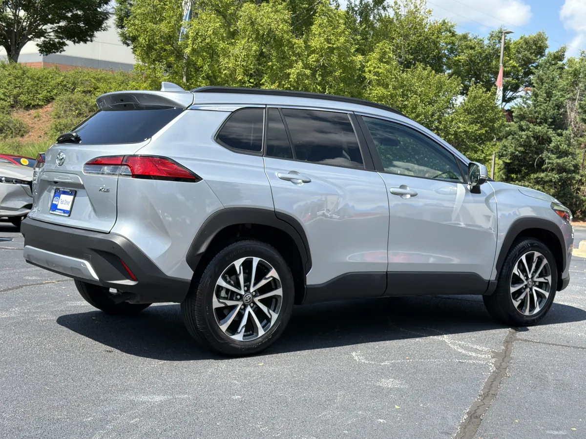 2023 Toyota Corolla Cross XLE thumbnail 28