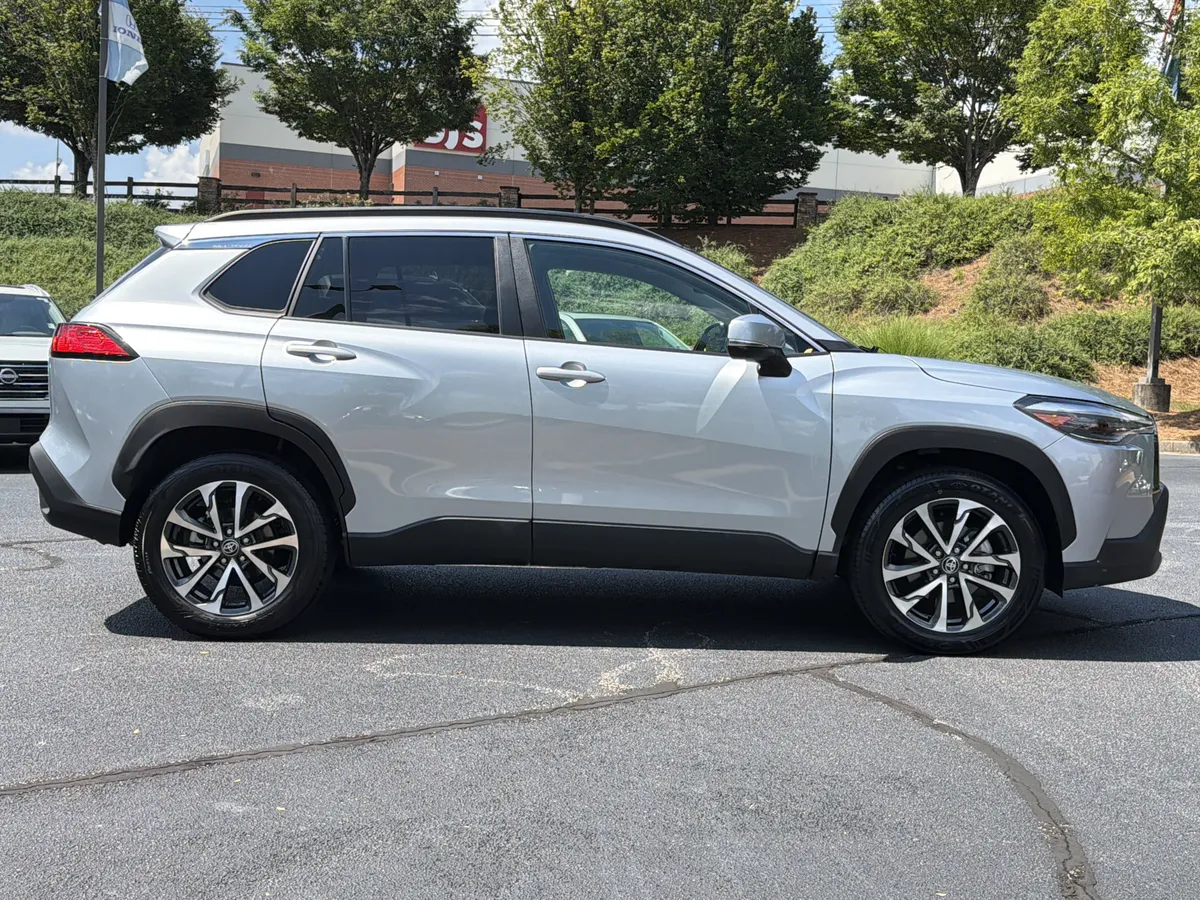 2023 Toyota Corolla Cross XLE thumbnail 29