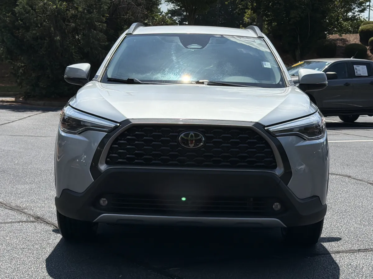 2023 Toyota Corolla Cross XLE thumbnail 30