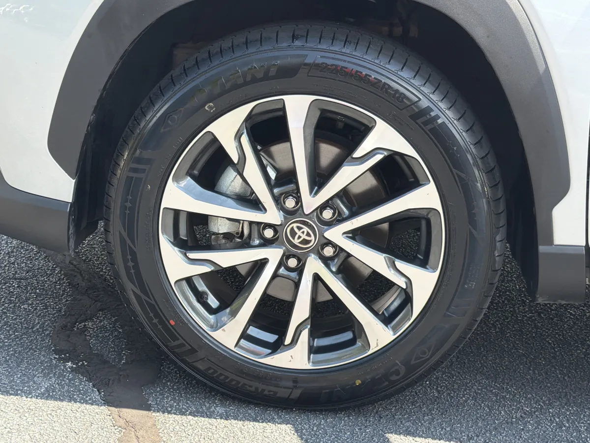 2023 Toyota Corolla Cross XLE thumbnail 31