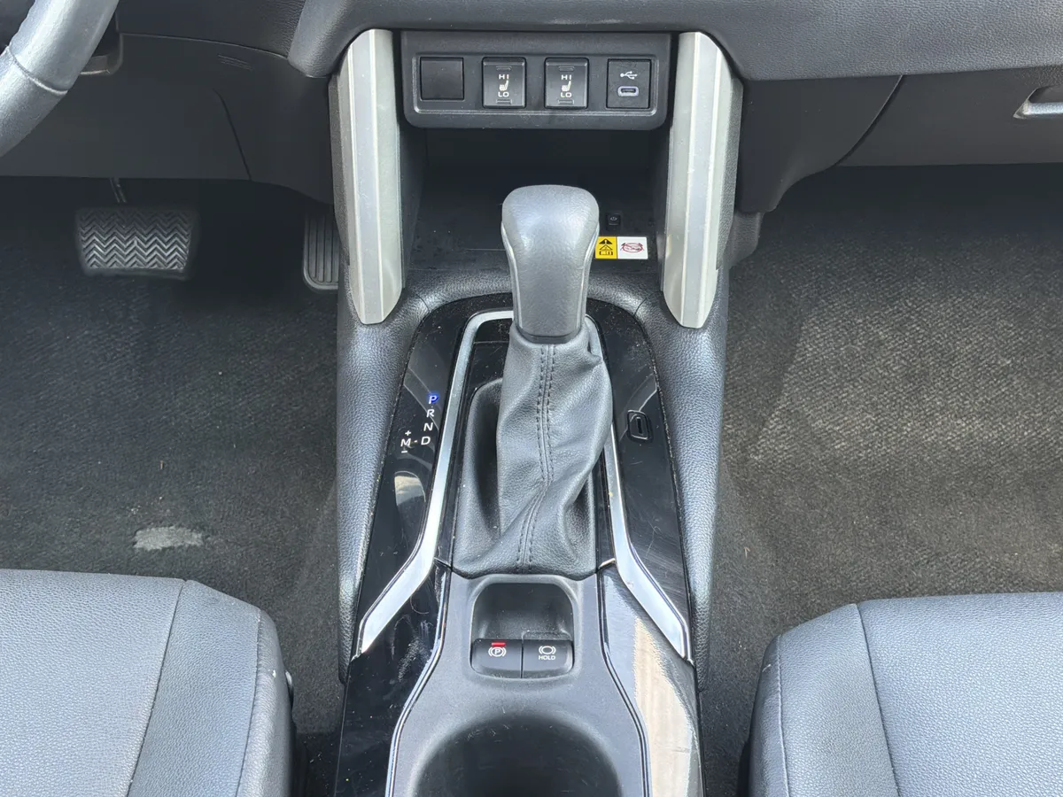 2023 Toyota Corolla Cross XLE thumbnail 5