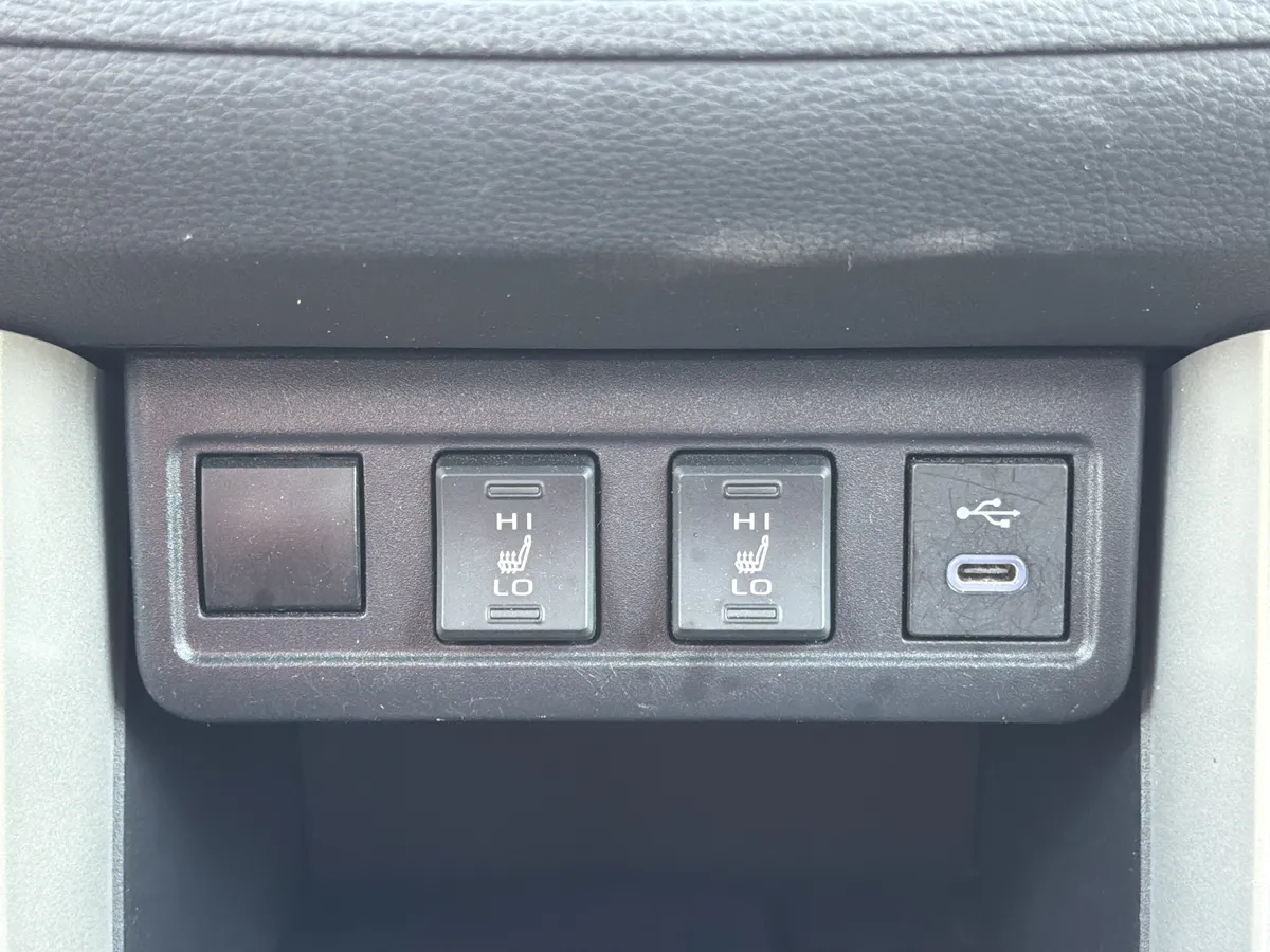 2023 Toyota Corolla Cross XLE thumbnail 7