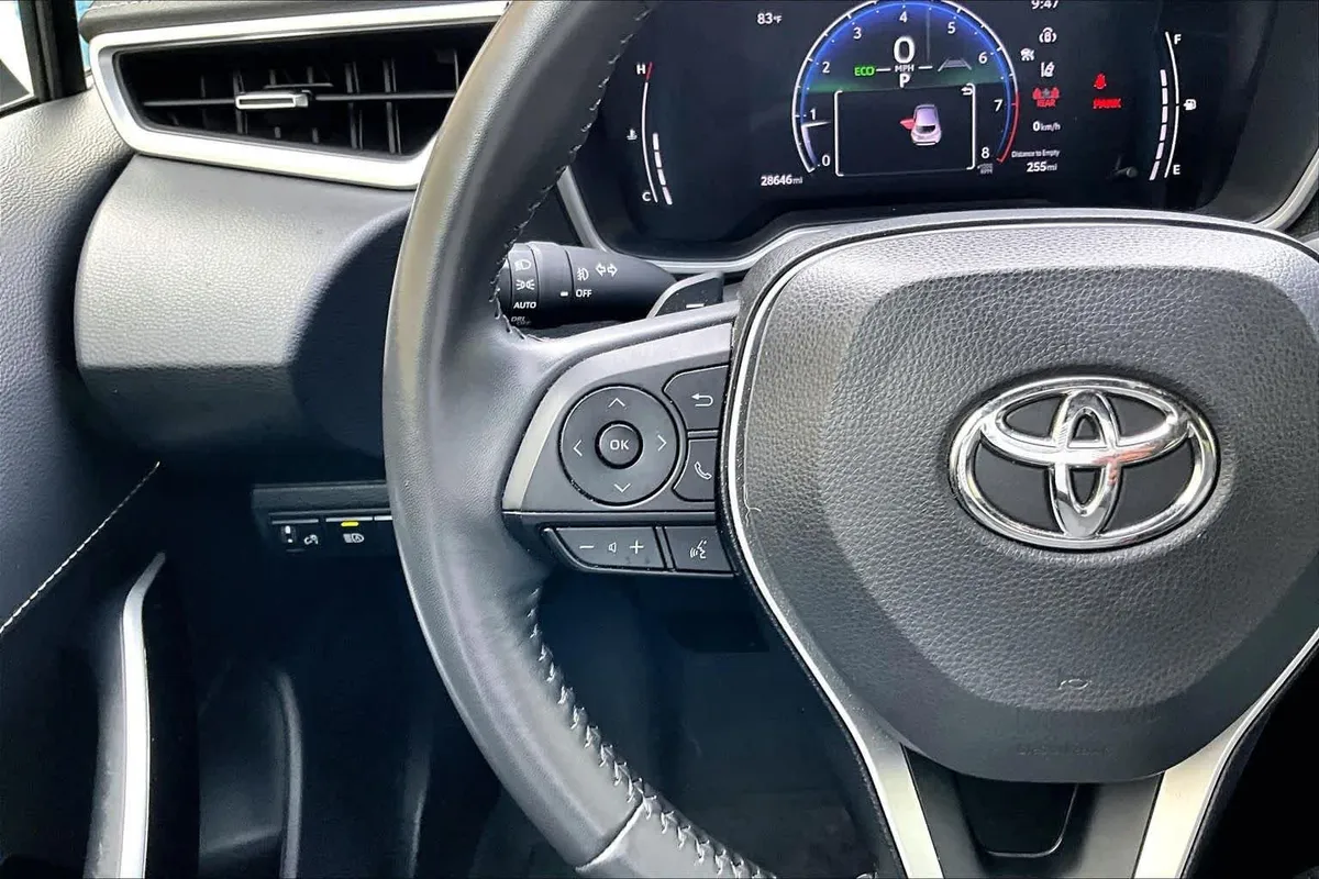 2023 Toyota Corolla Hatchback XSE thumbnail 23
