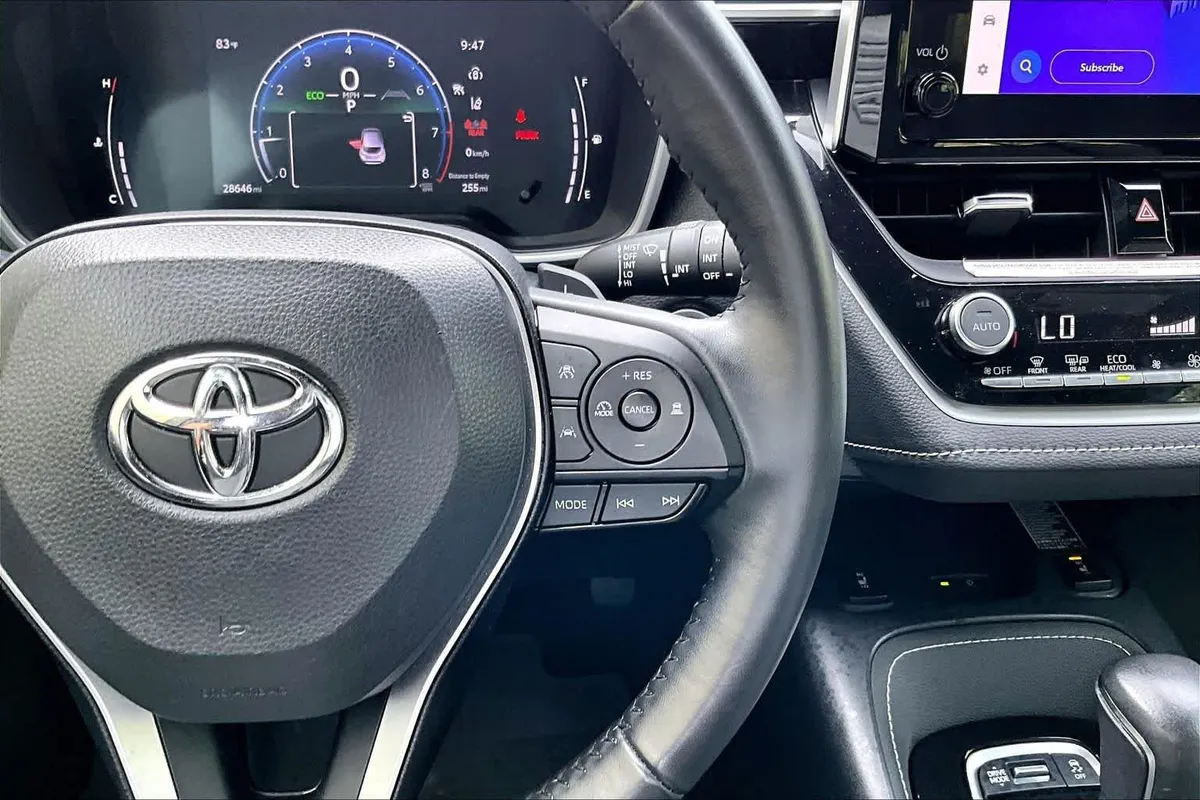 2023 Toyota Corolla Hatchback XSE thumbnail 24