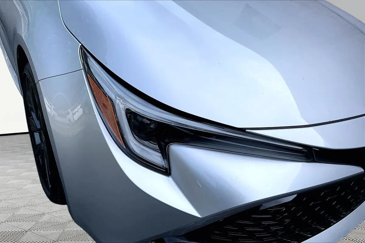 2023 Toyota Corolla Hatchback XSE thumbnail 27