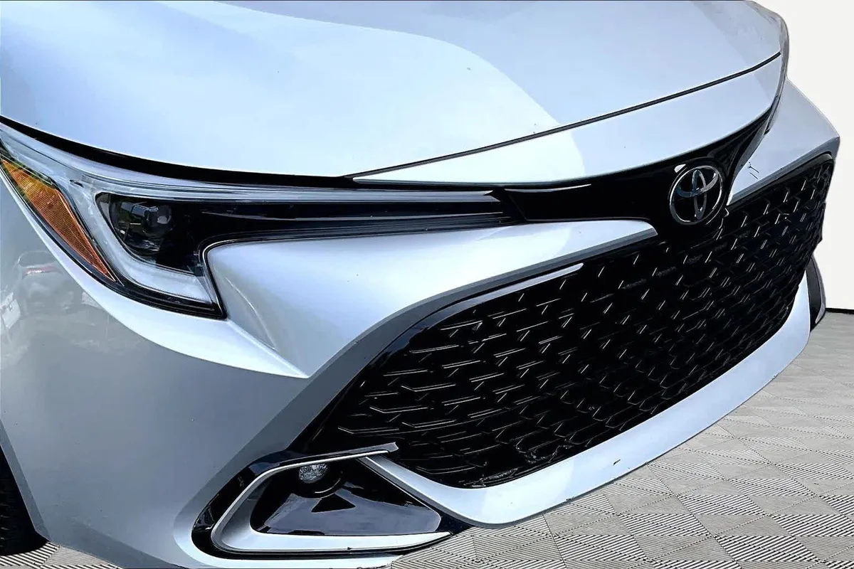 2023 Toyota Corolla Hatchback XSE thumbnail 29