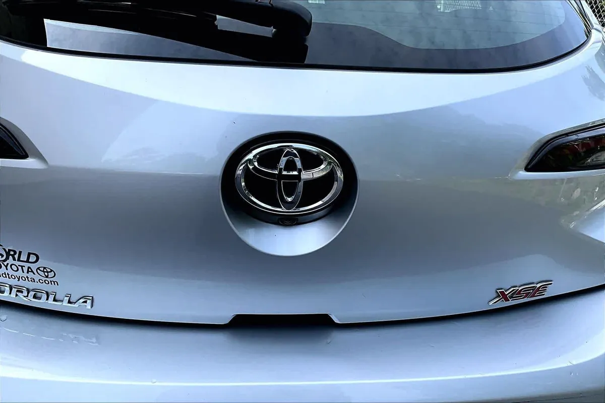 2023 Toyota Corolla Hatchback XSE thumbnail 30