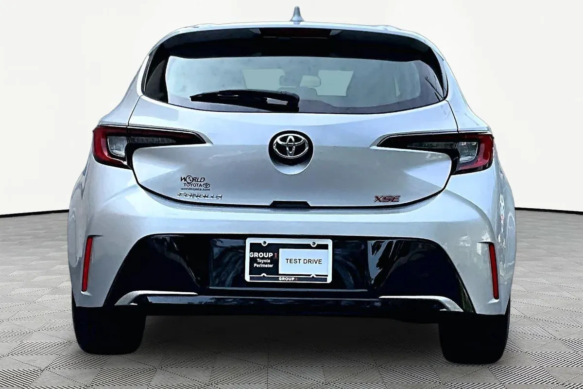 2023 Toyota Corolla Hatchback XSE thumbnail 4