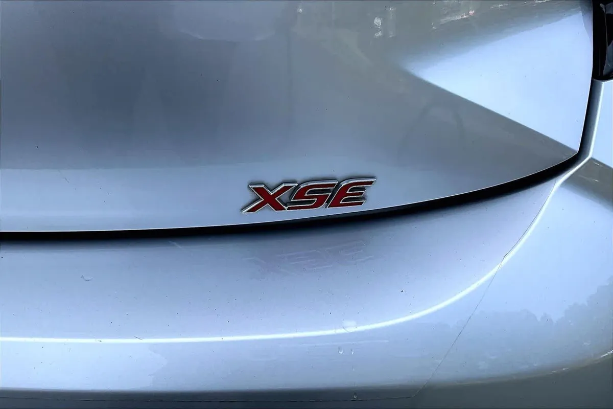 2023 Toyota Corolla Hatchback XSE thumbnail 9