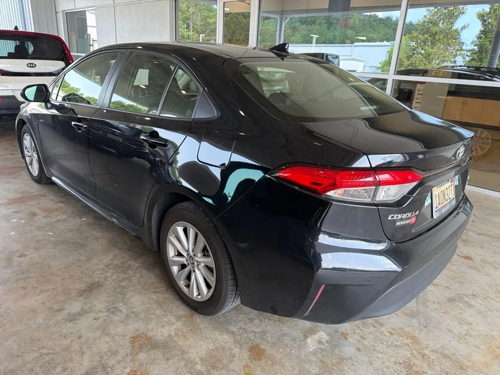 2023 Toyota Corolla Hybrid LE thumbnail 2
