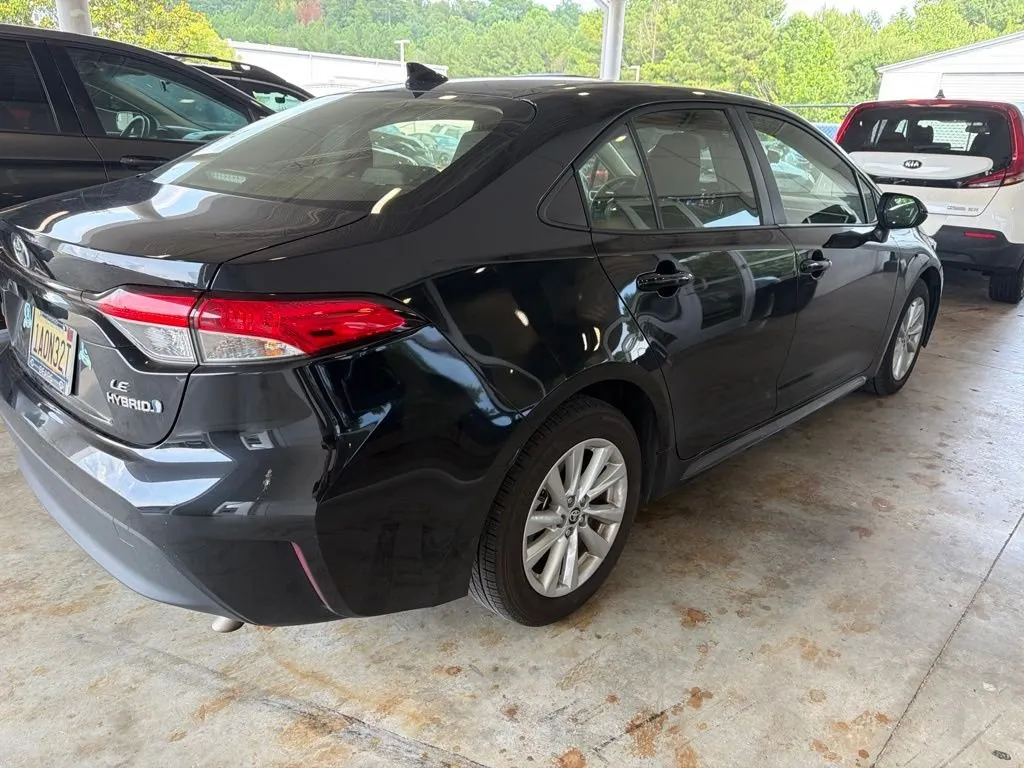 2023 Toyota Corolla Hybrid LE thumbnail 3