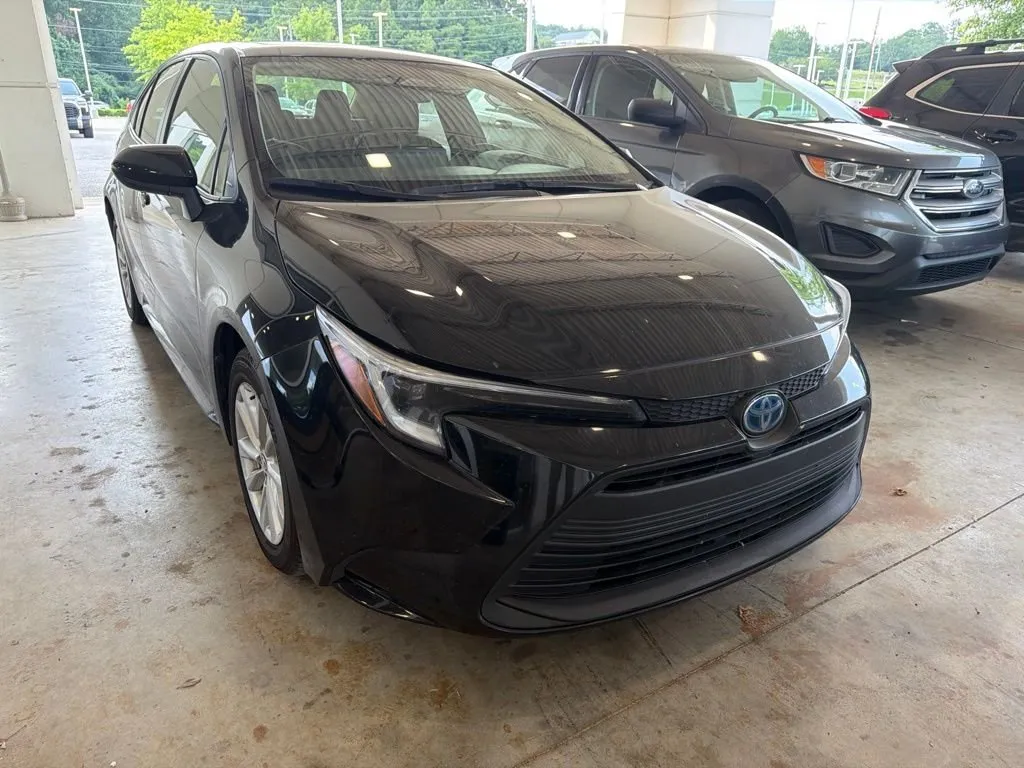 2023 Toyota Corolla Hybrid LE thumbnail 4