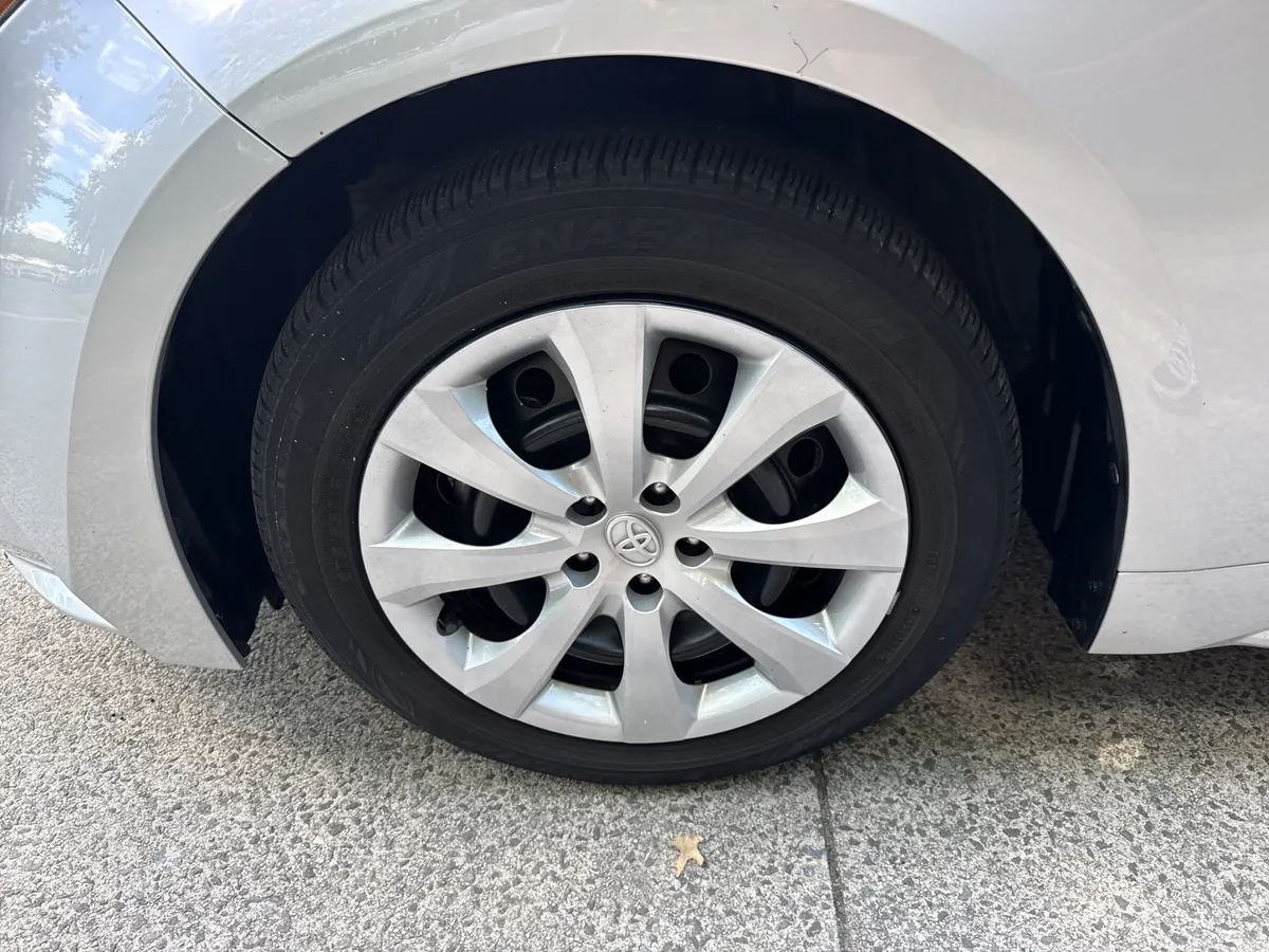 2023 Toyota Corolla LE thumbnail 11