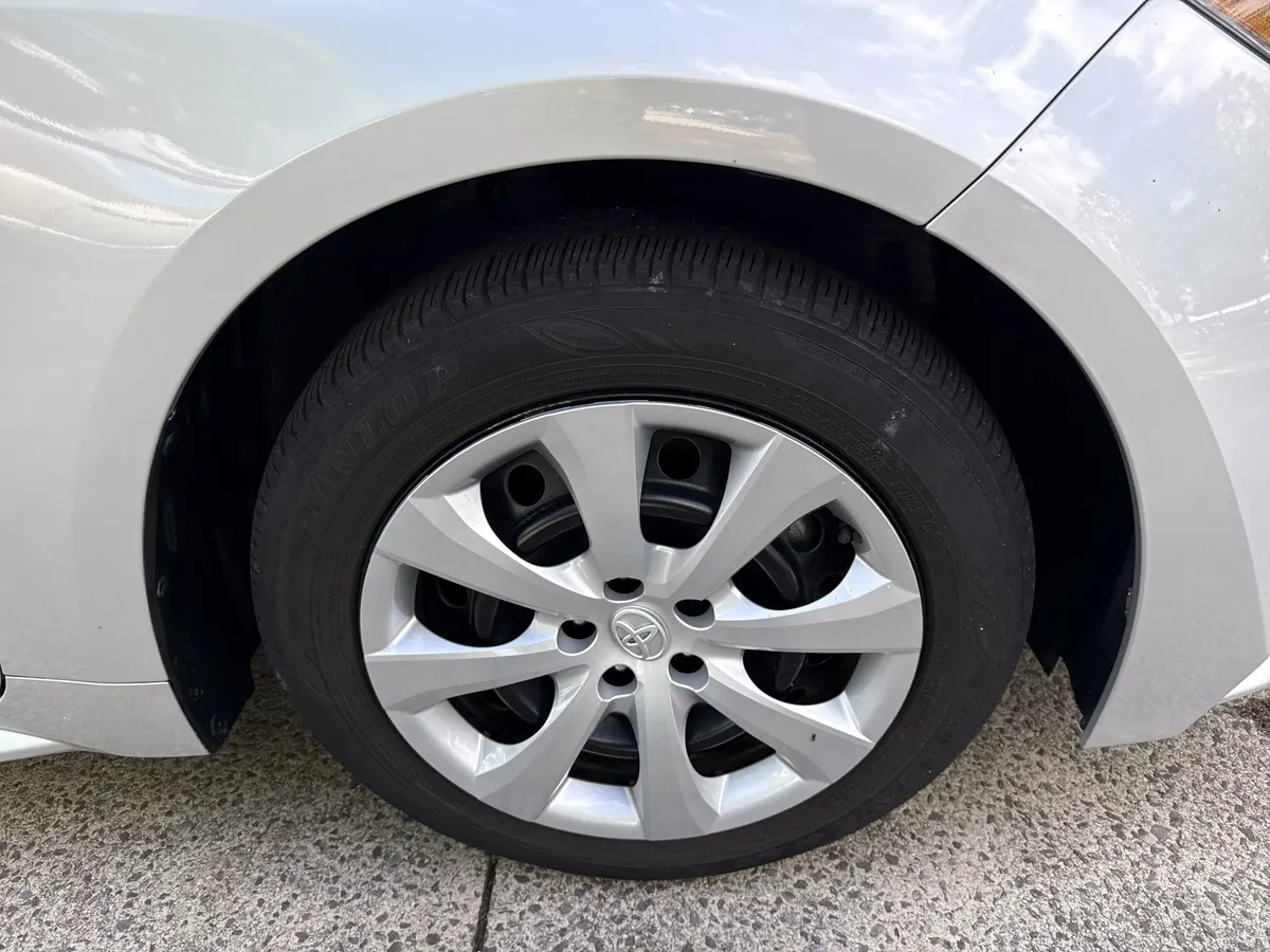 2023 Toyota Corolla LE thumbnail 12