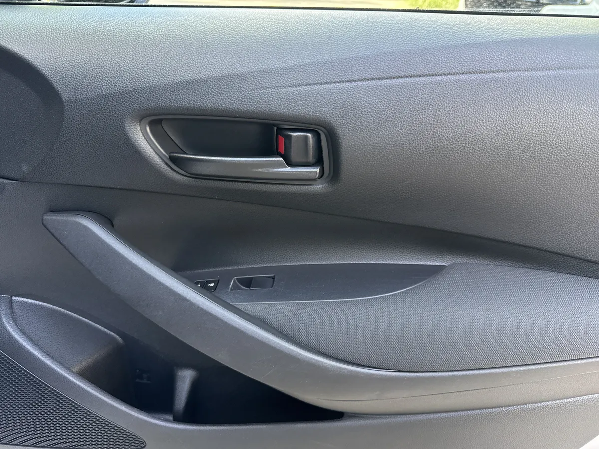 2023 Toyota Corolla LE thumbnail 14