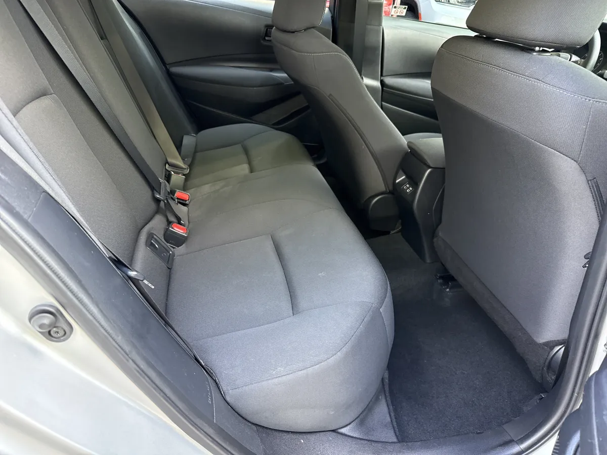 2023 Toyota Corolla LE thumbnail 15