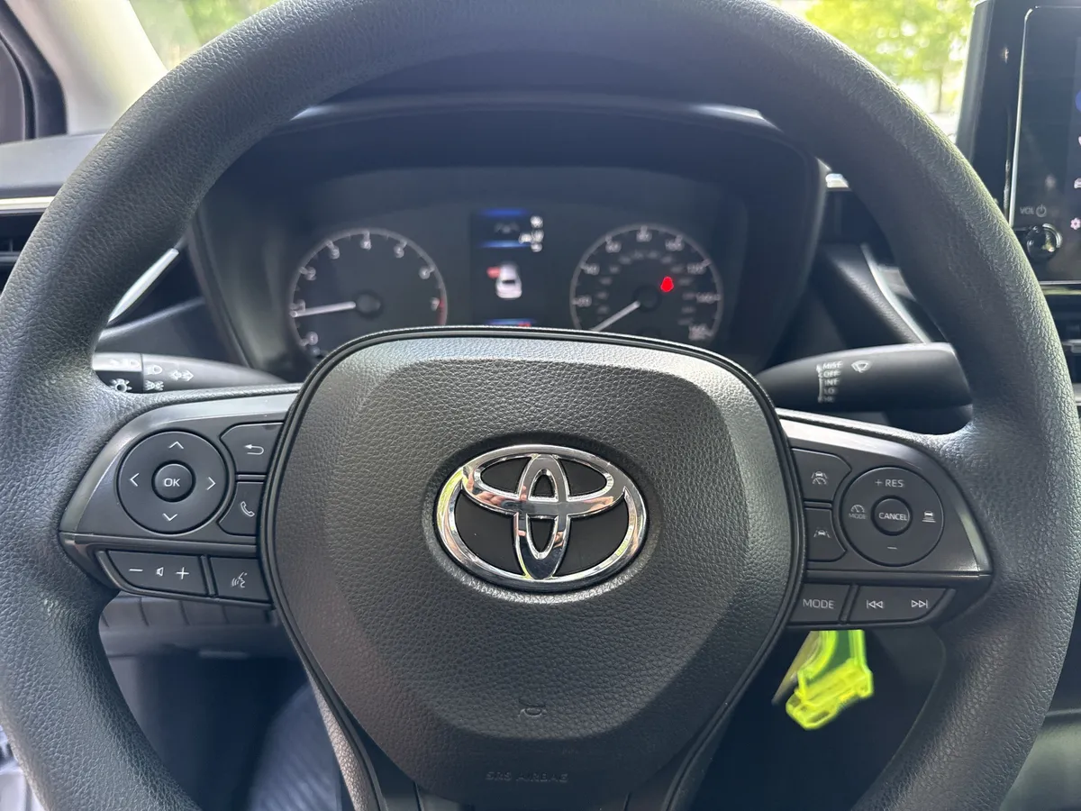 2023 Toyota Corolla LE thumbnail 22