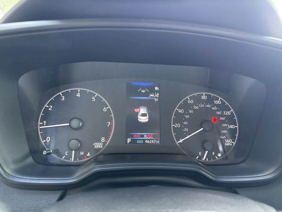 2023 Toyota Corolla LE thumbnail 25