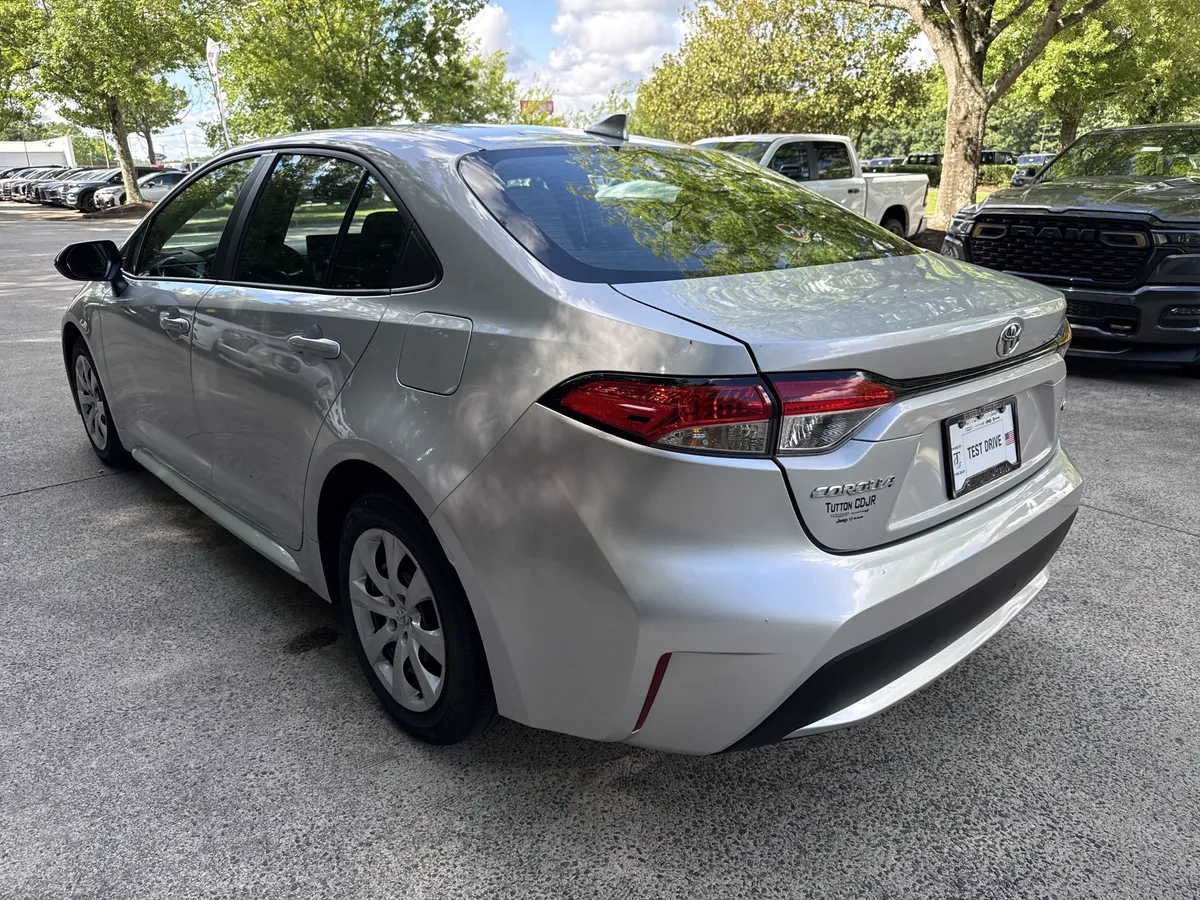 2023 Toyota Corolla LE thumbnail 5