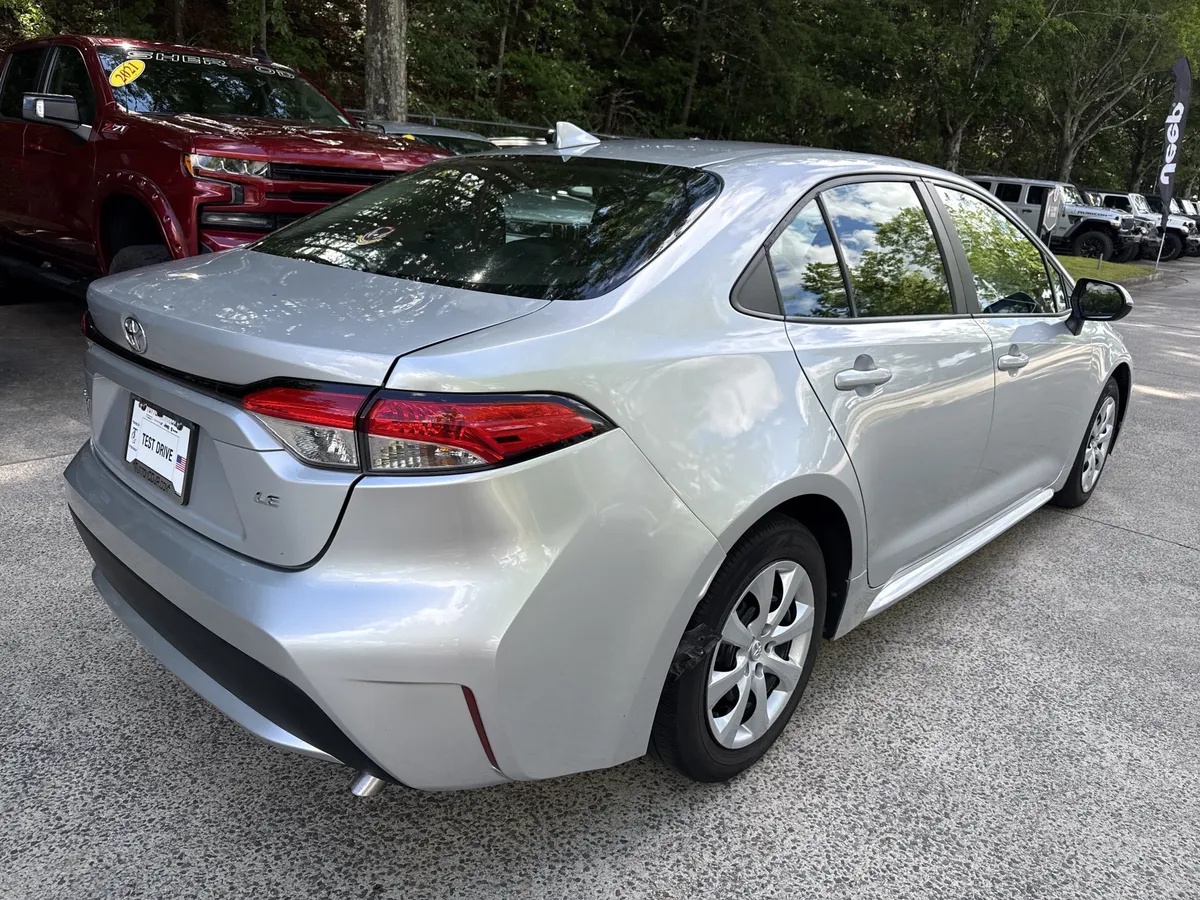 2023 Toyota Corolla LE thumbnail 7