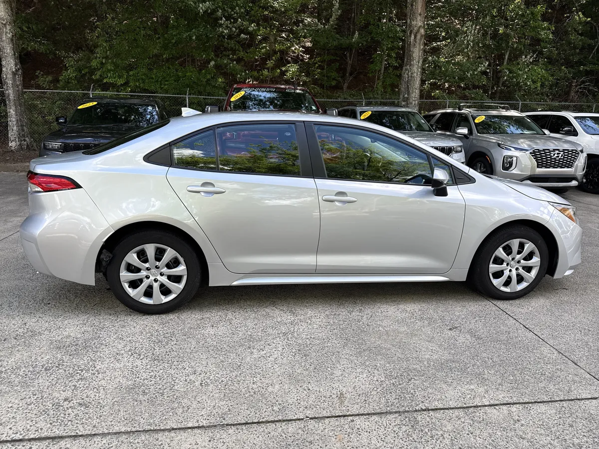 2023 Toyota Corolla LE thumbnail 8