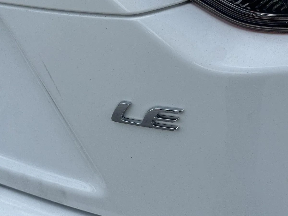 2023 Toyota Corolla LE thumbnail 10