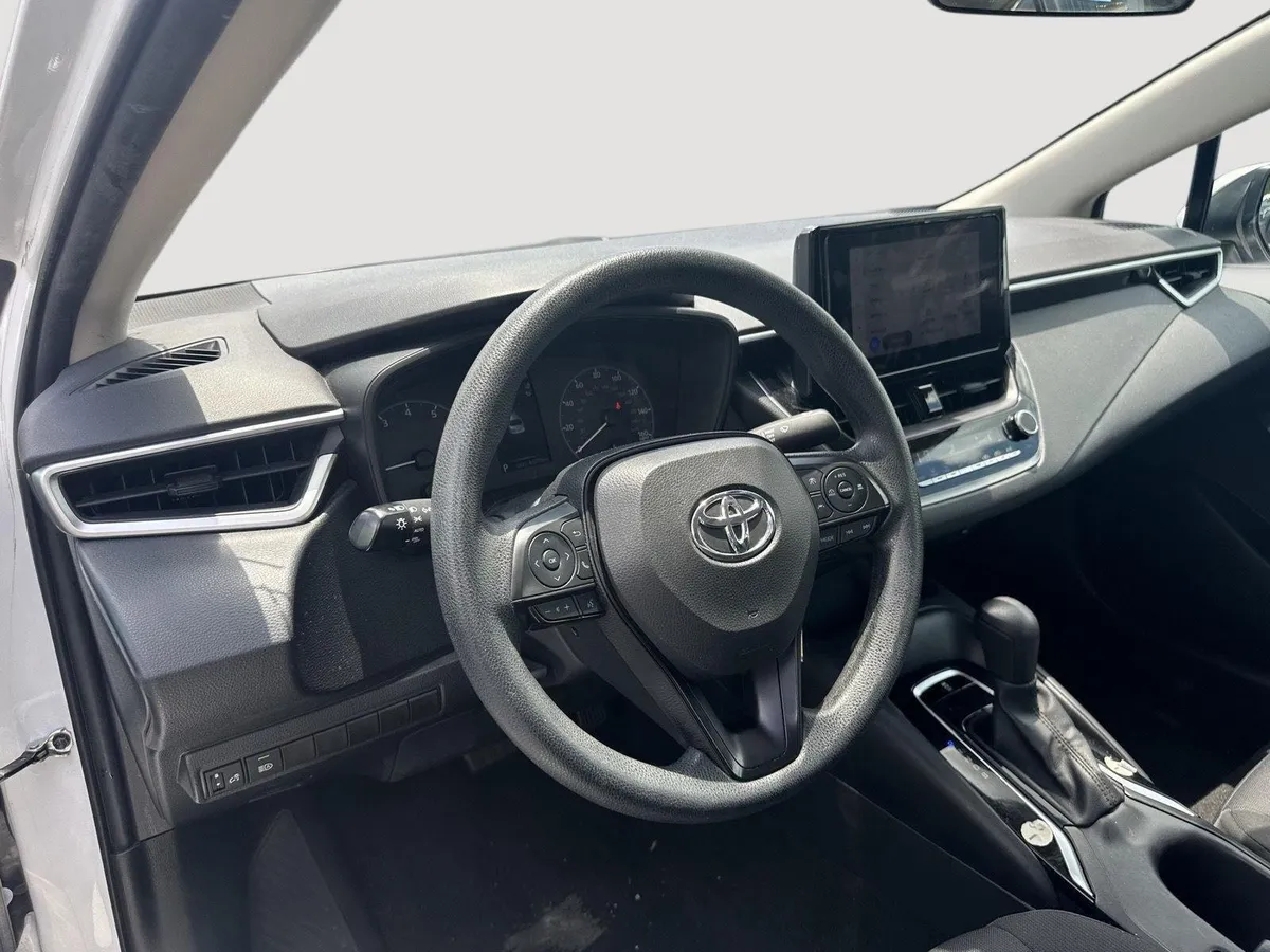 2023 Toyota Corolla LE thumbnail 11