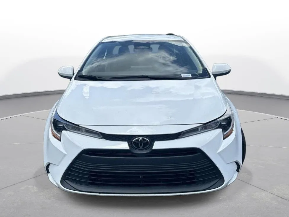 2023 Toyota Corolla LE thumbnail 3