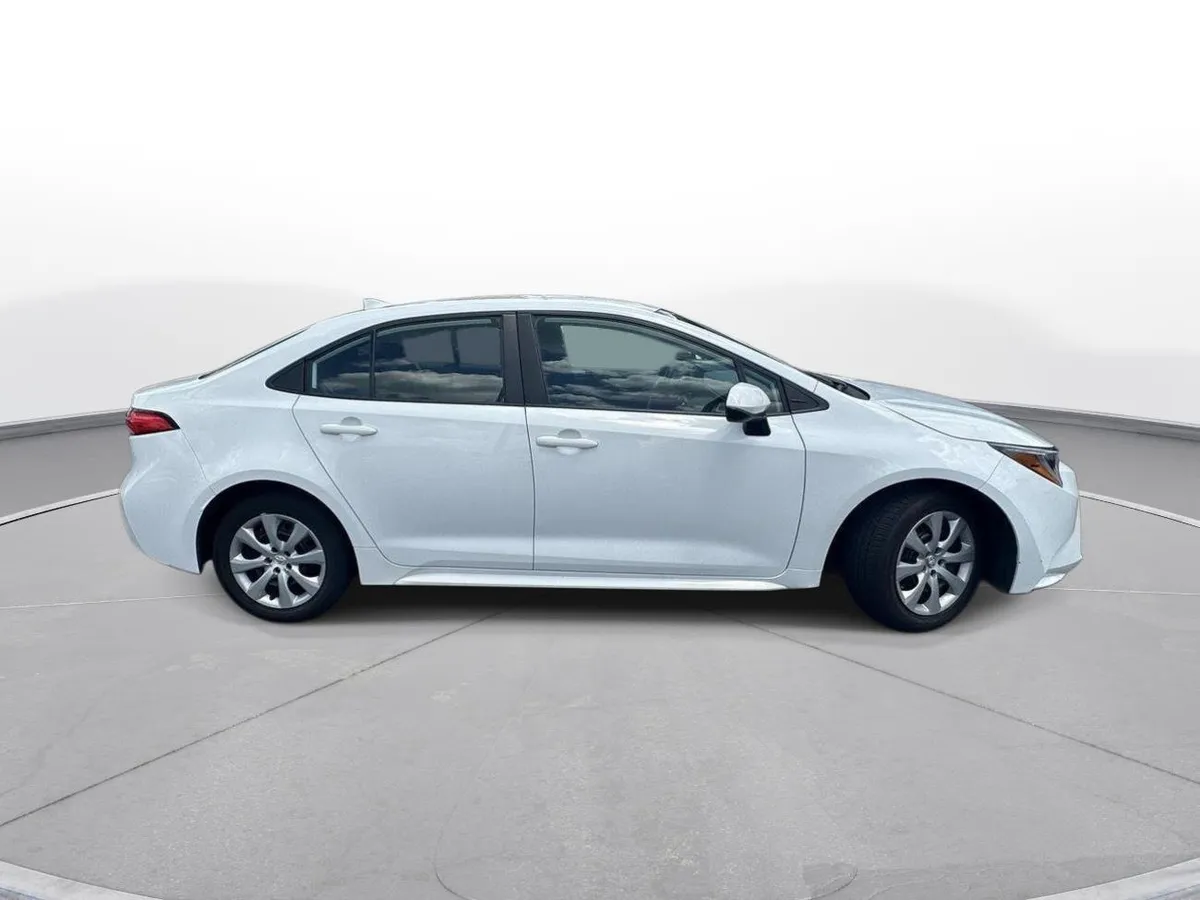 2023 Toyota Corolla LE thumbnail 5